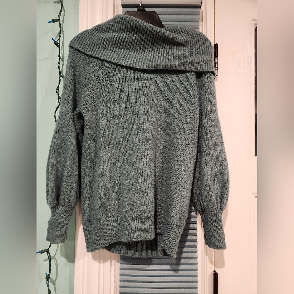 Small Express light green sweater with turtleneck